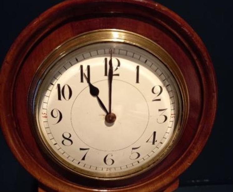 Late Victorian Sheraton Inlaid Balloon Shaped Mantel Clock - Image 2