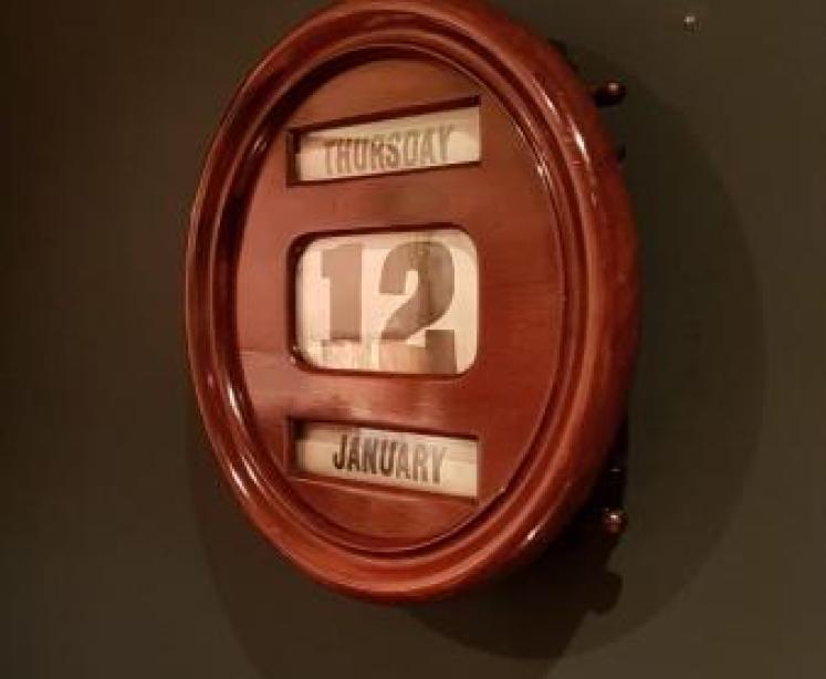 Superb Victorian Walnut Perpetual Wall Calendar - Image 5