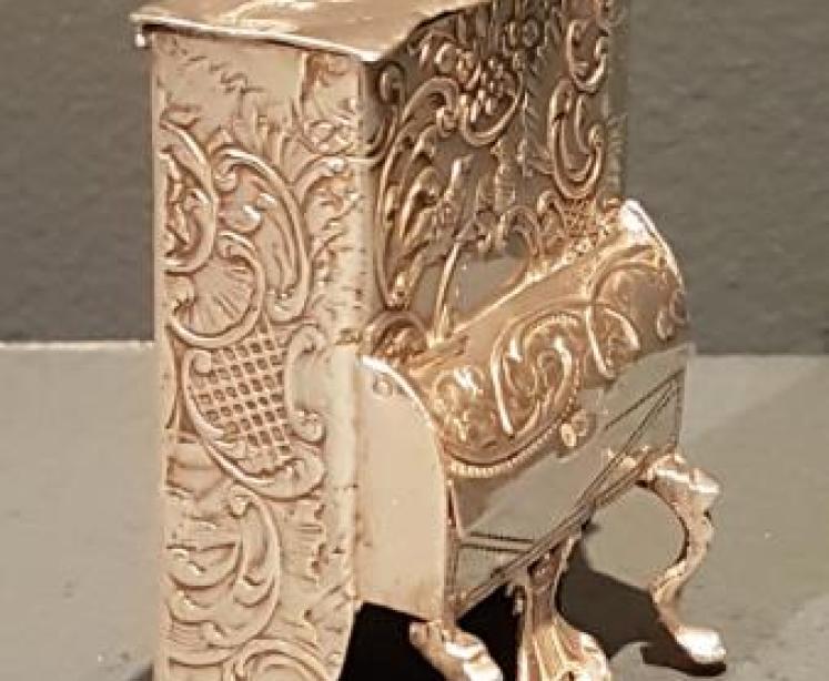 Victorian Silver Piano Vesta Case - Image 4