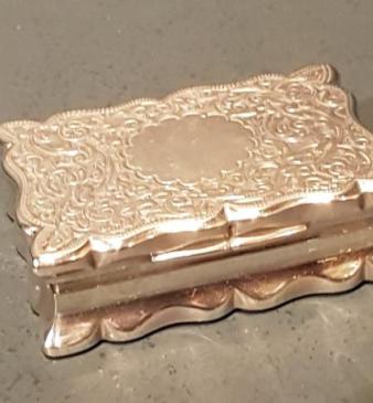 Fine Victorian engraved Silver Table Snuff