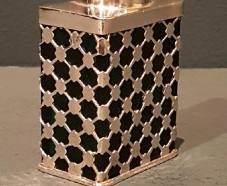 George V Silver and Emerald Glass Scent Bottle - Image 2