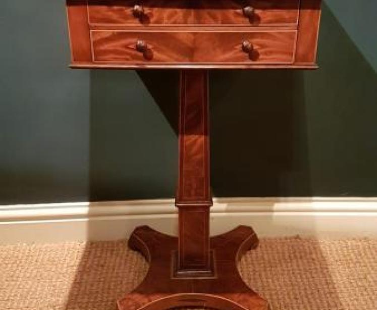 Superb Regency Mahogany Lamp Table - Image 1