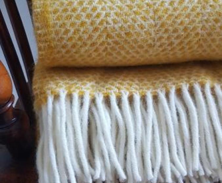 Tweedmill Beehive Yellow Throw - Image 3