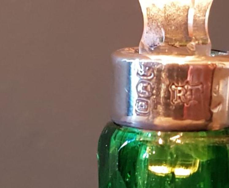 Victorian Emerald Flashed Silver Mounted Scent Bottle - Image 2