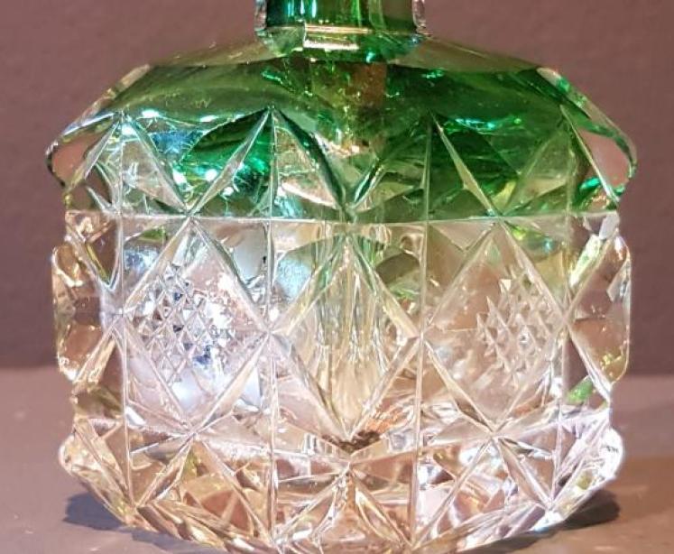 Victorian Emerald Flashed Silver Mounted Scent Bottle - Image 5