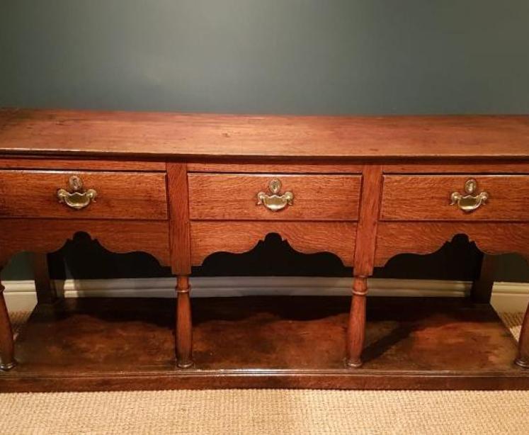 Georgian Oak Open Pot Board Dresser - Image 1