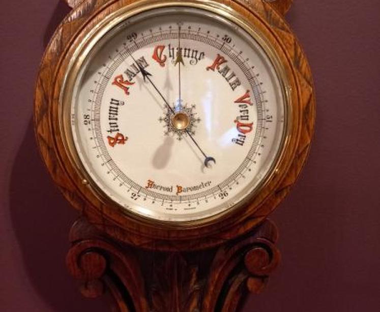 Small Victorian Foliage Carved Banjo Barometer - Image 2