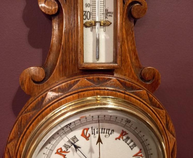 Small Victorian Foliage Carved Banjo Barometer - Image 4