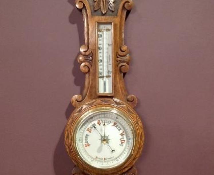 Small Victorian Foliage Carved Banjo Barometer - Image 7
