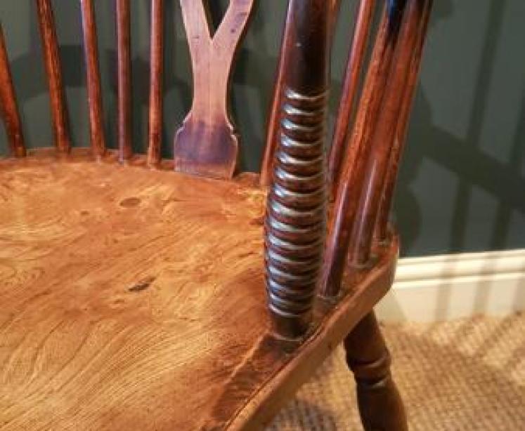 Superb Early Ash and Elm Windsor Chair - Image 2