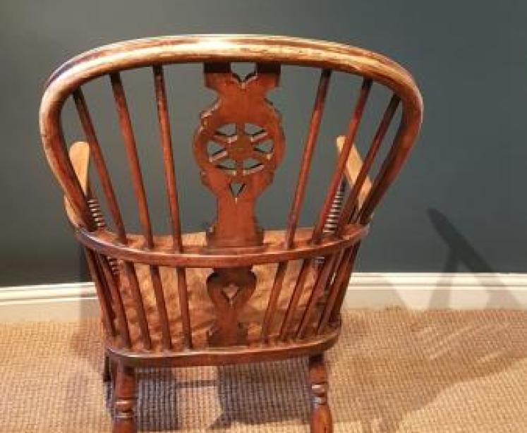 Superb Early Ash and Elm Windsor Chair - Image 4