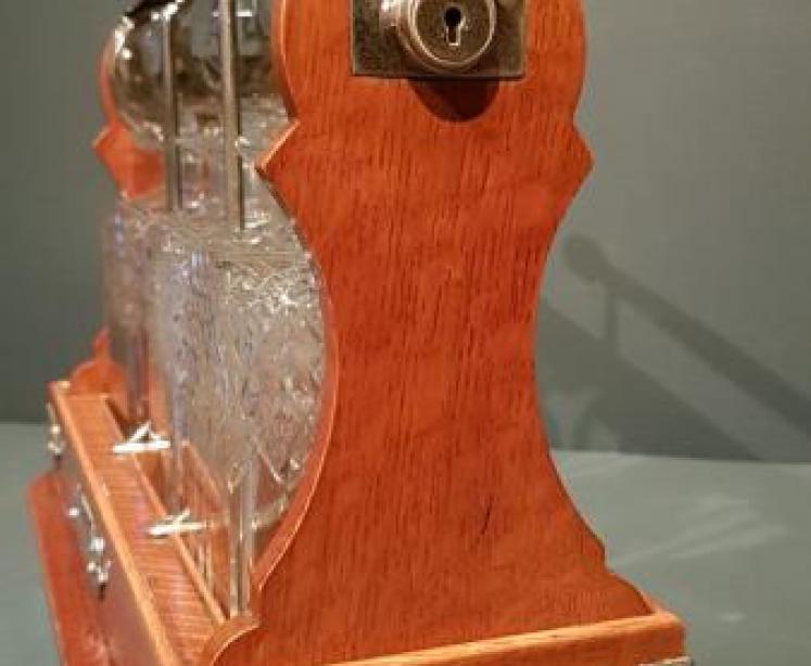 Victorian Oak 3 Bottle Tantalus by Hobbs - Image 2