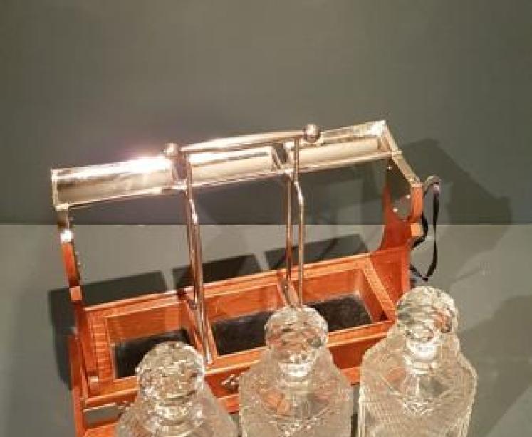 Victorian Oak 3 Bottle Tantalus by Hobbs - Image 3
