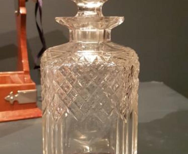 Victorian Oak 3 Bottle Tantalus by Hobbs - Image 5