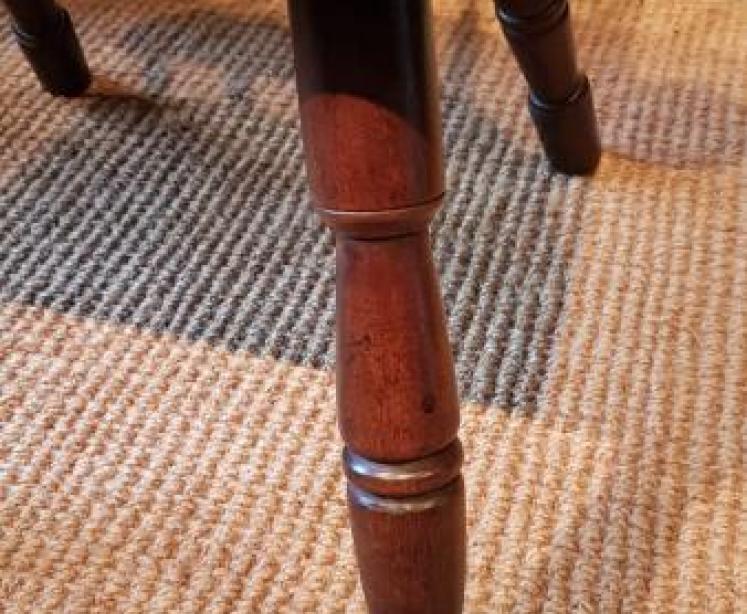 Georgian Walnut Comb Back Windsor Chair - Image 5