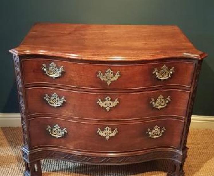 Outstanding Chippendale Period Serpentine Fronted Secretaire Chest - Image 1