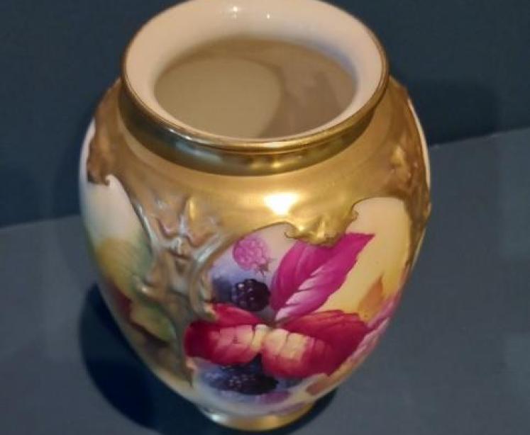 Royal Worcester Autumn Leaves & Blackberries Signed Vase - Image 6