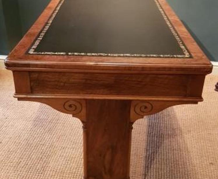 Fine Quality Early Victorian Walnut Writing Table - Image 4