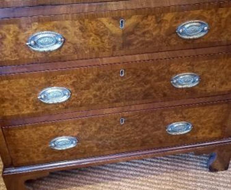 Small Mid Victorian Burr Walnut Chest of Drawers - Image 3