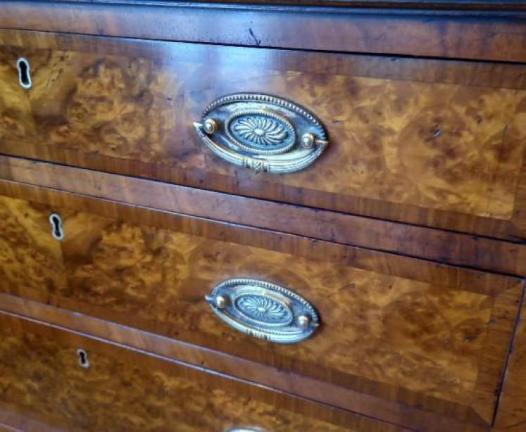 Small Mid Victorian Burr Walnut Chest of Drawers - Image 4