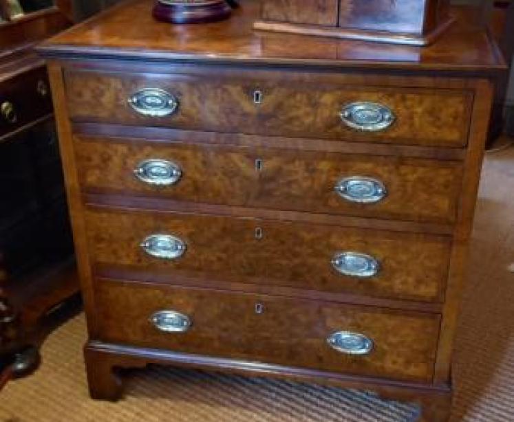 Small Mid Victorian Burr Walnut Chest of Drawers - Image 7