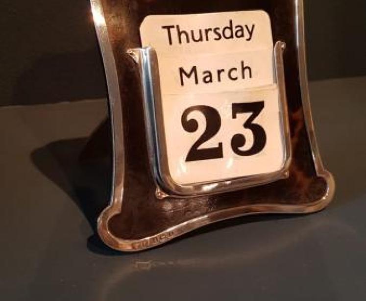 George V Silver and Tortoise Shell Perpetual Calendar - Image 2