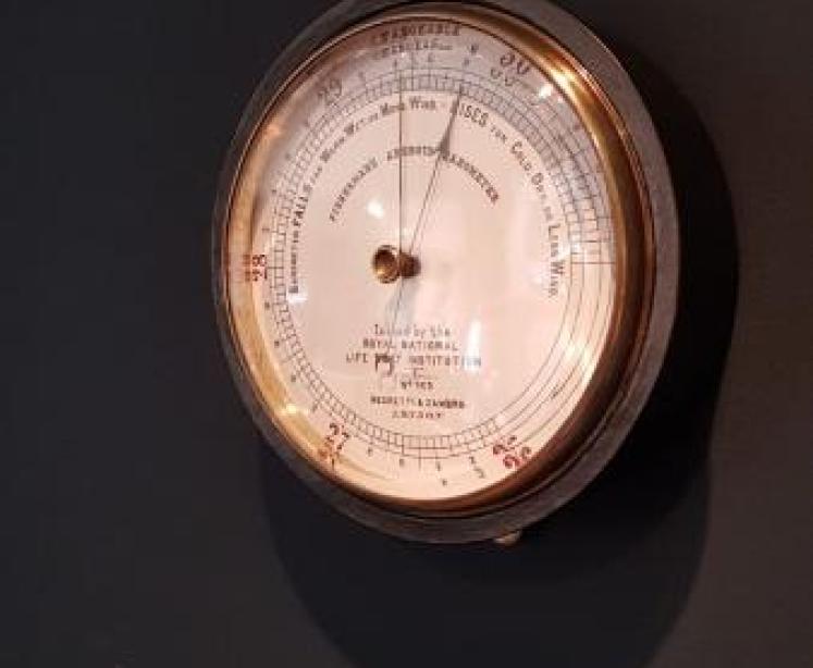 Negretti & Zambra RNLI Fisherman's Marine Barometer - Image 5