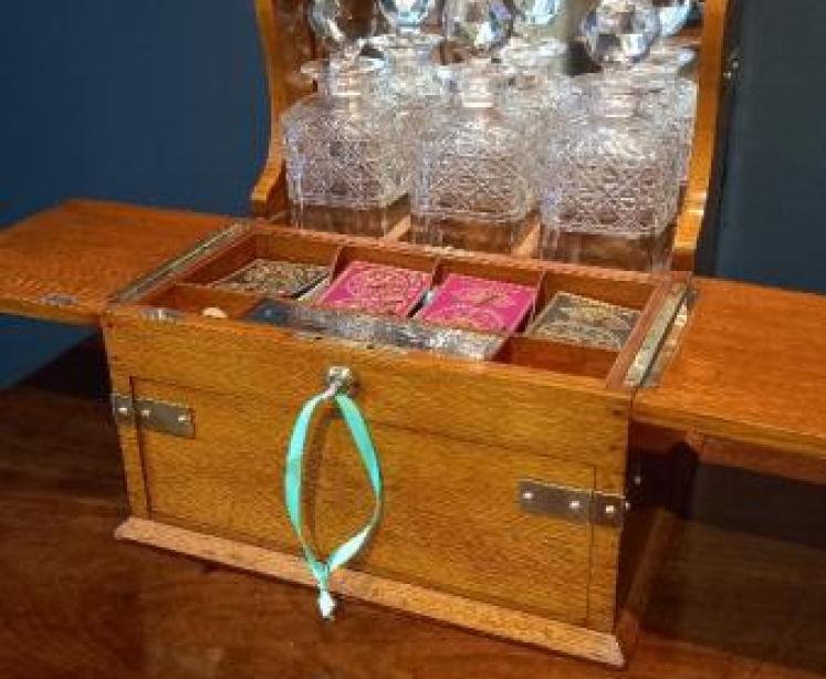 Superb Victorian Oak Tantalus & Games Compendium - Image 7
