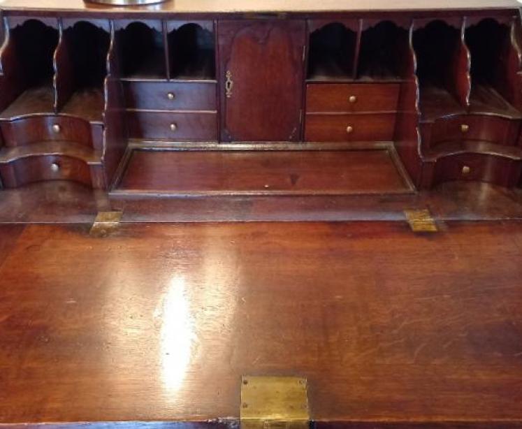 Superb William & Mary Period Oak Fall Front Bureau - Image 2