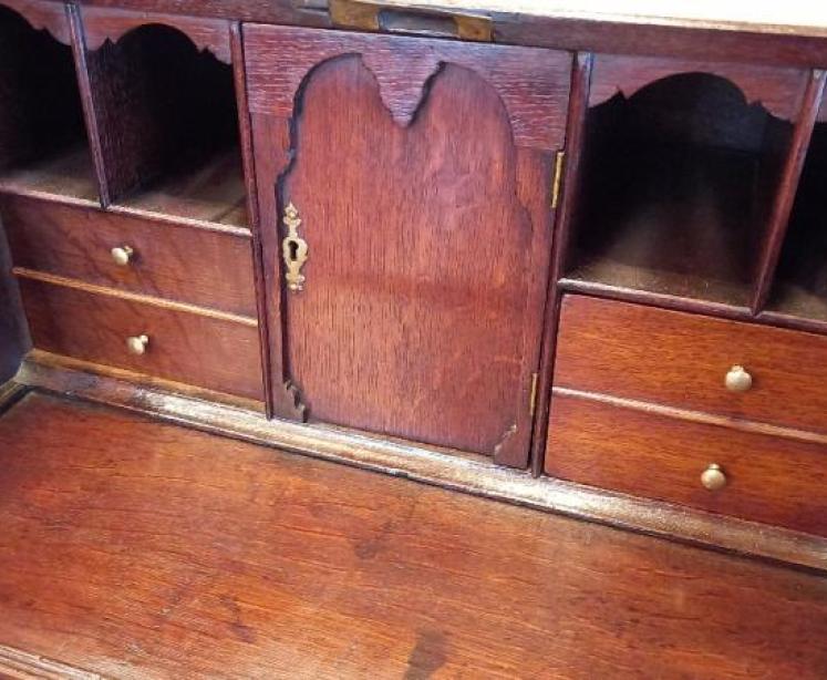 Superb William & Mary Period Oak Fall Front Bureau - Image 3