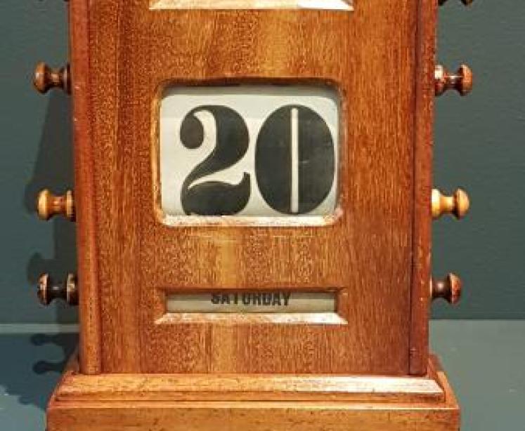 Edwardian Walnut Perpetual Desk Calendar - Image 3