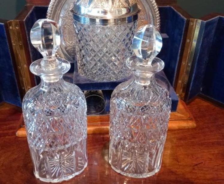 Superb Antique Burr Walnut Gin Drinks Cabinet - Image 3