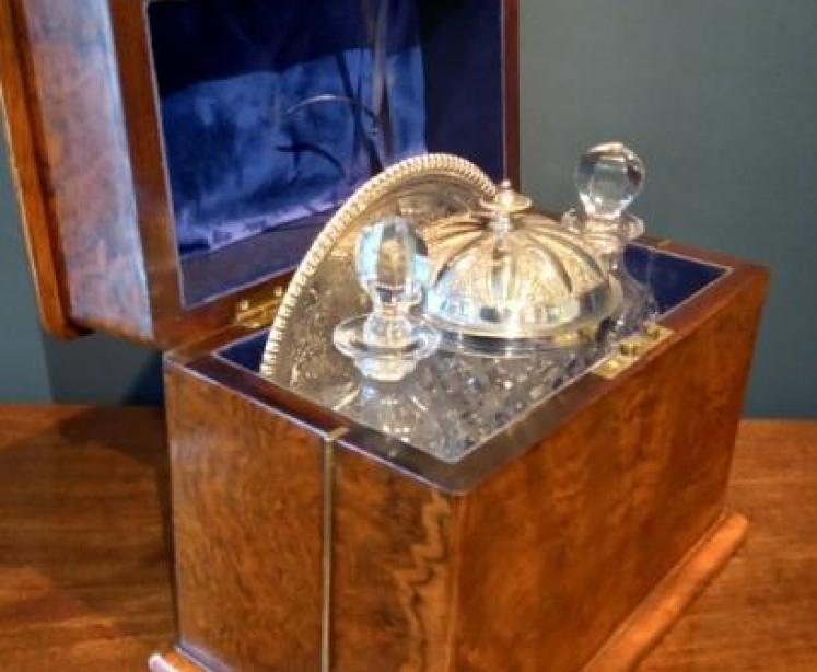 Superb Antique Burr Walnut Gin Drinks Cabinet - Image 7