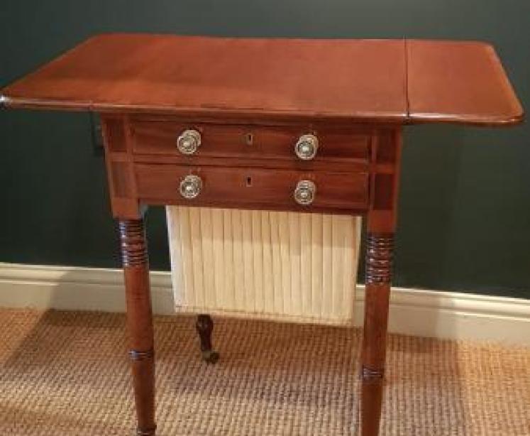 Regency Mahogany Pembroke Occasional Table  - Image 4