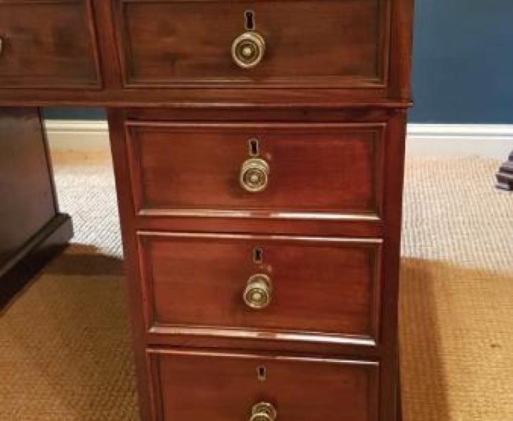 Superb Early Victorian Mahogany Partner's Pedestal Desk - Image 4