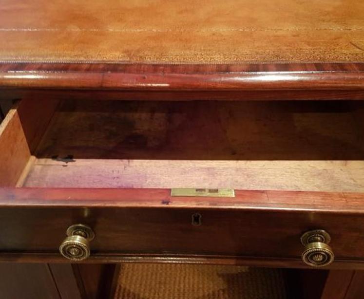 Superb Early Victorian Mahogany Partner's Pedestal Desk - Image 5