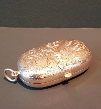 Fine Quality Engraved Silver Double Sovereign Case