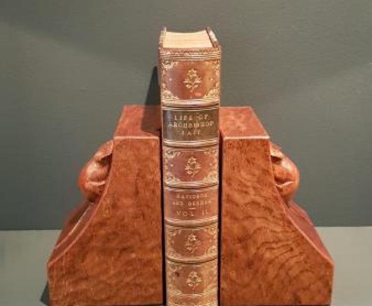 Pair of Mouseman Adzed Oak Bookends - Image 5