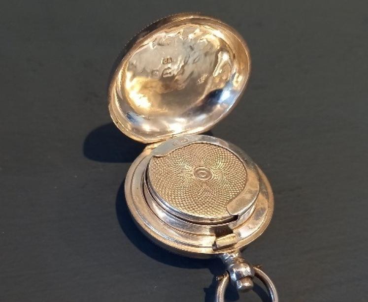 George V period Silver Engraved Sovereign Holder Case - Image 2