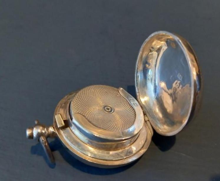 George V period Silver Engraved Sovereign Holder Case - Image 3