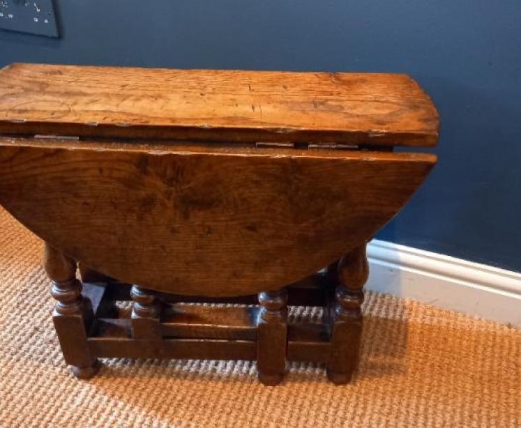 Small George III Period Oak Drop Leaf Occasional Table - Image 1