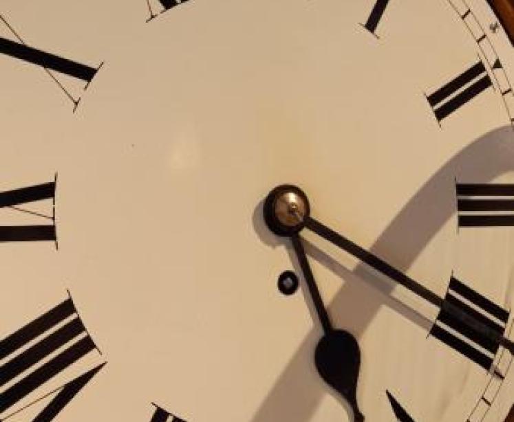 Mid Victorian Figured Walnut Single Fusee Wall Clock - Image 3