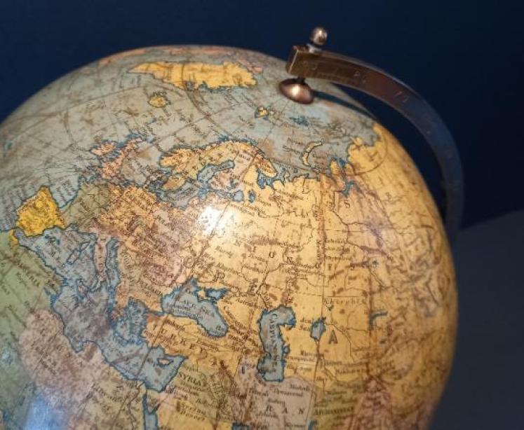 Phillips of London 9" Papier Mache Terrestrial Globe - Image 3