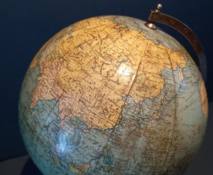 Phillips of London 9" Papier Mache Terrestrial Globe - Image 5