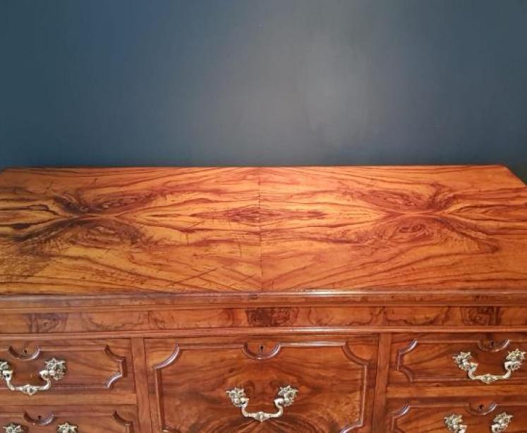 Stunning Quality Early Victorian Figured Walnut Chest of Drawers - Image 7