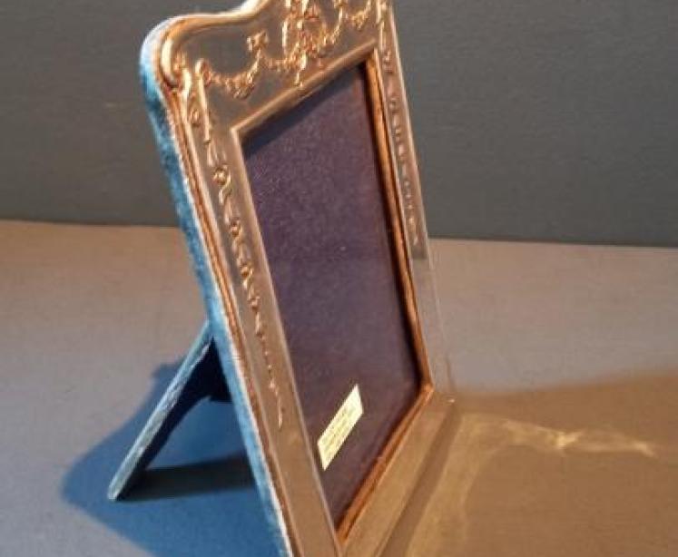Edwardian Silver Garland Decor Photo Frame - Image 4