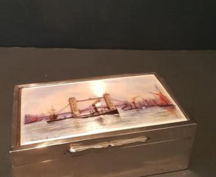 Superb Quality Enamel Top Silver Table Box - Image 1