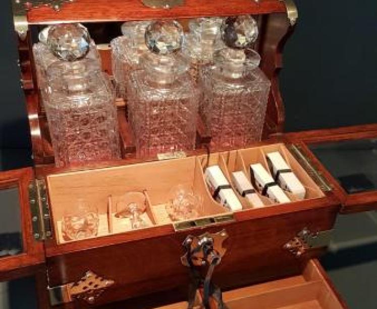 Superb Victorian Oak Tantalus Box - Image 2