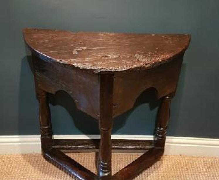 Small Proportioned Early Oak Side Table - Image 1