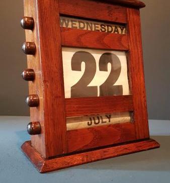 Superior Quality Slanted Desk Calendar